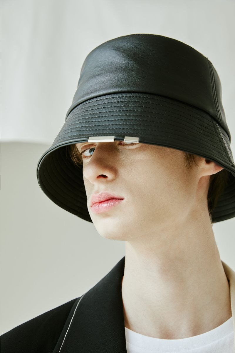 LEATHER CHAIN BUCKET HAT