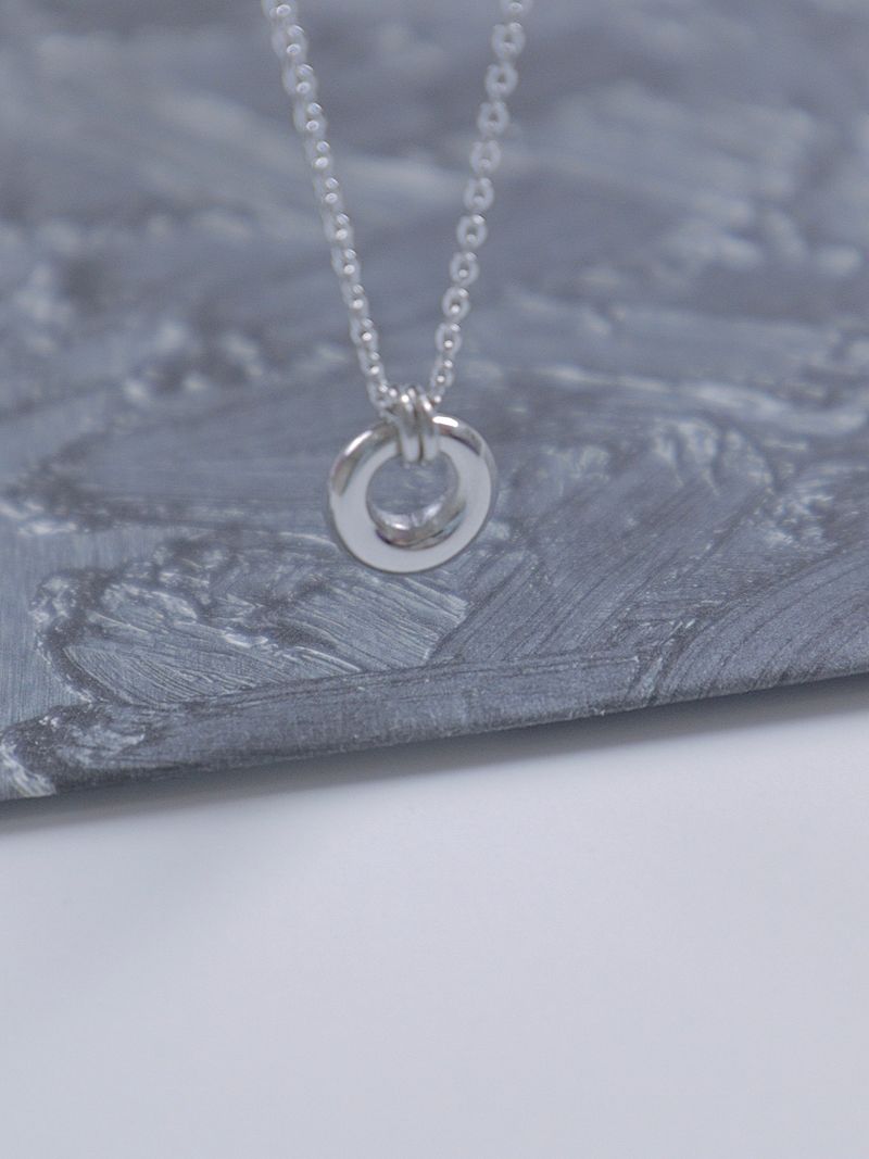 Donut pendant necklace