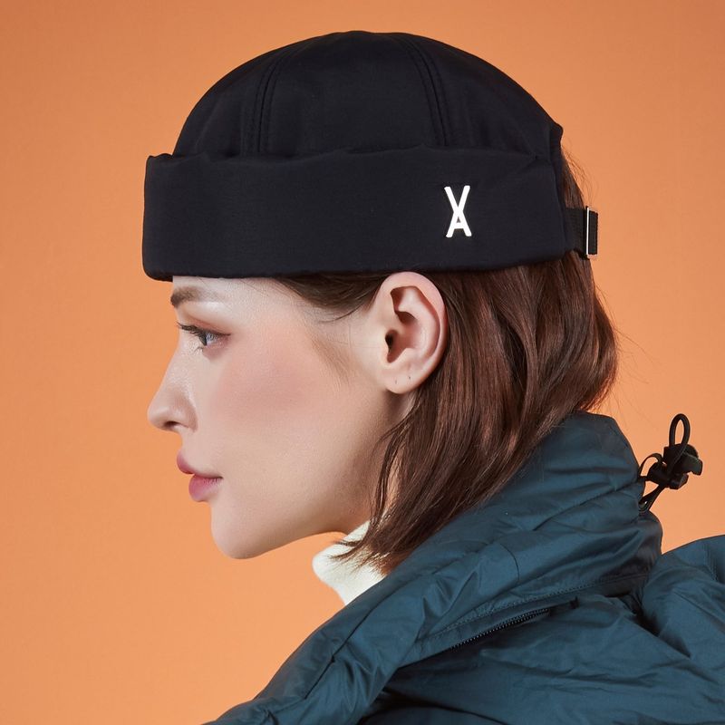Heavy Padding Stud Logo Watch Cap Black
