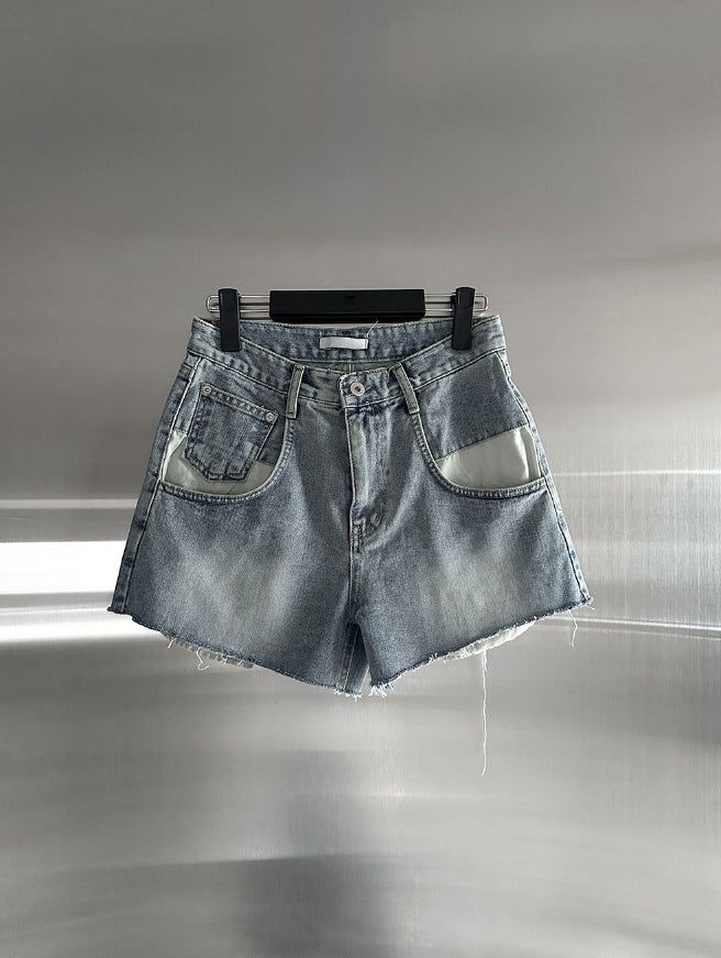 Out-pocket denim shorts