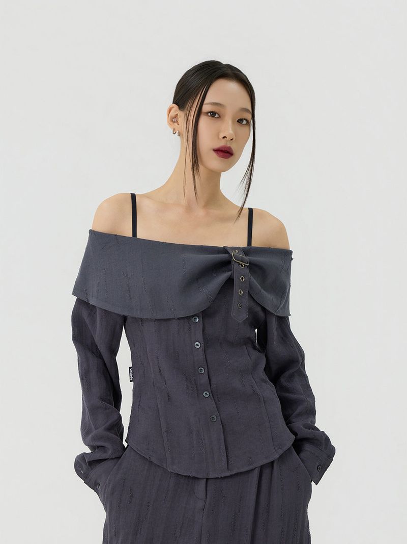 vadefy（ベイディフィー）の「Scratch Cape Off-Shoulder Belted Shirt, Charcoal（Tops）」