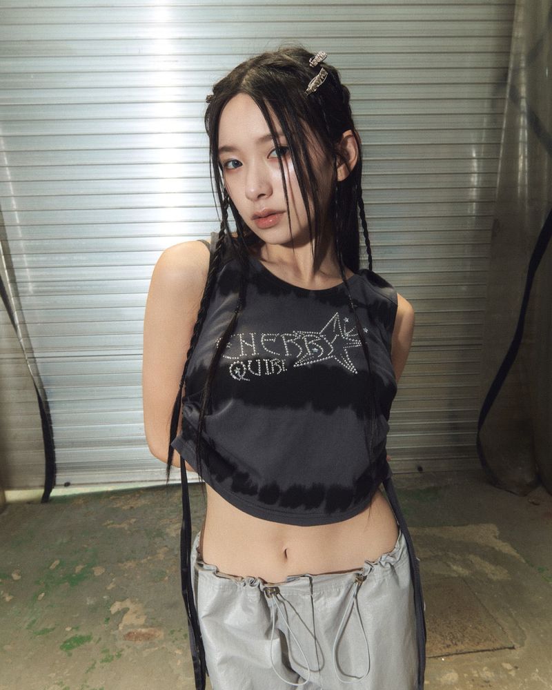 gem stone shirring top- charcoal
