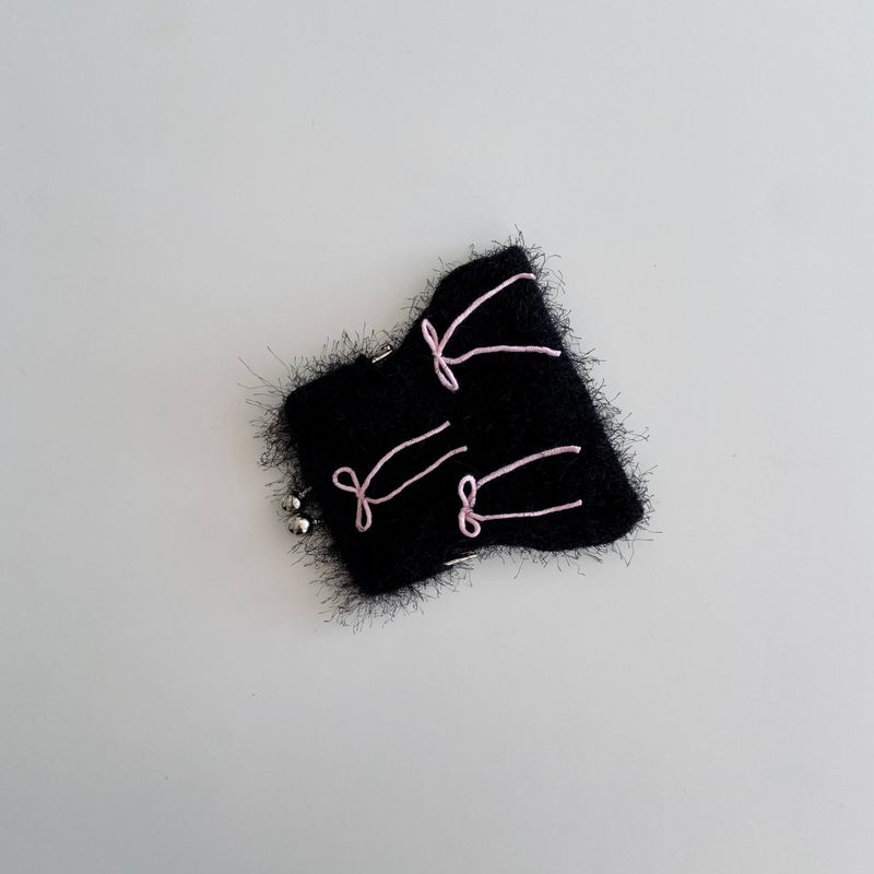 [MADE] Étang Ribbon Fluffy Pouch | Black