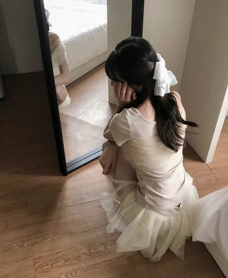 joan button sha lace mini sk