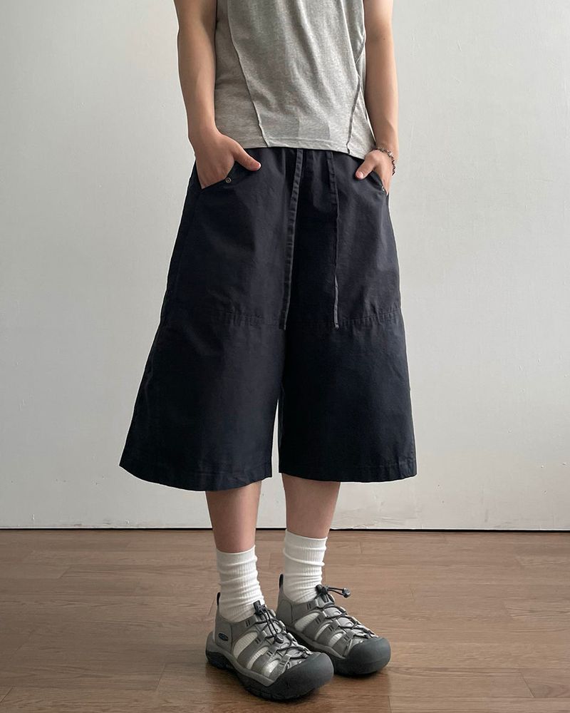 Pore Eyelet Bermuda Pants