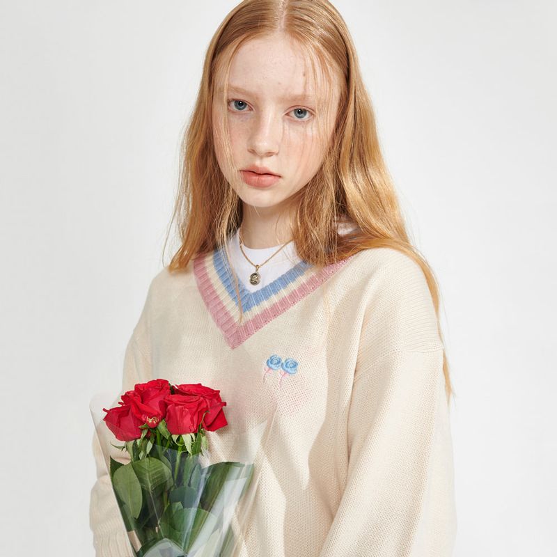 wonder visitor（ワンダービジター）の「Logo embroidery v-neck Knit [Ivory]（Tops）」