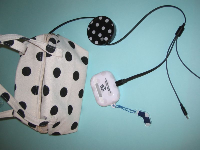 grey dot pattern airpod case