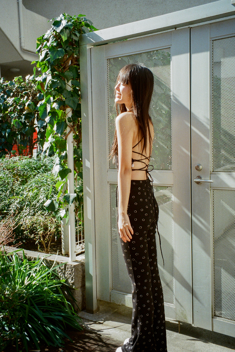 smile backless top black