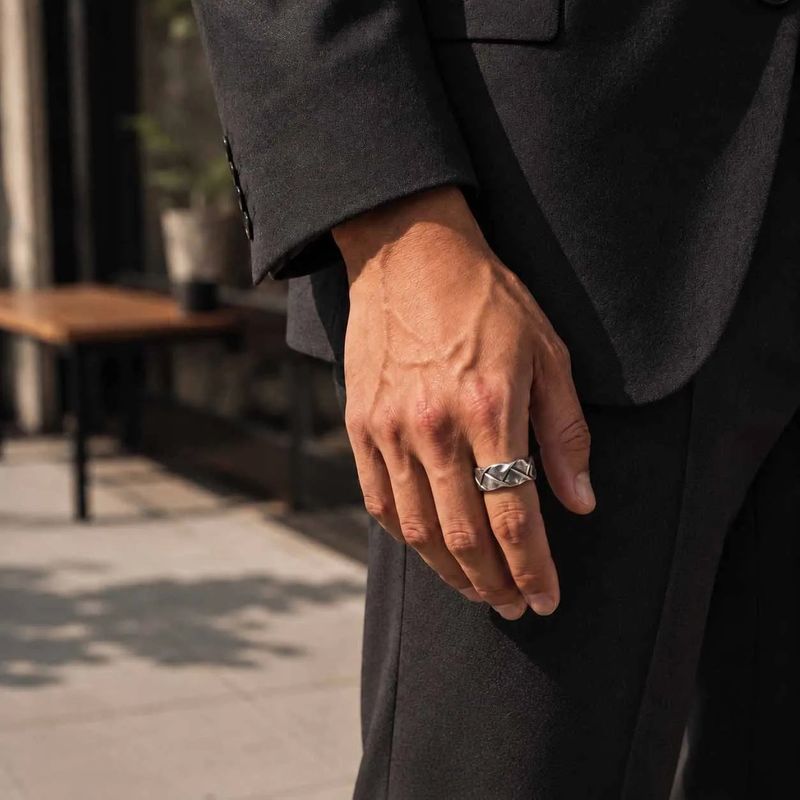 FADE MEET（フェードミート）の「Mirror Twist Ring（Accessories）」
