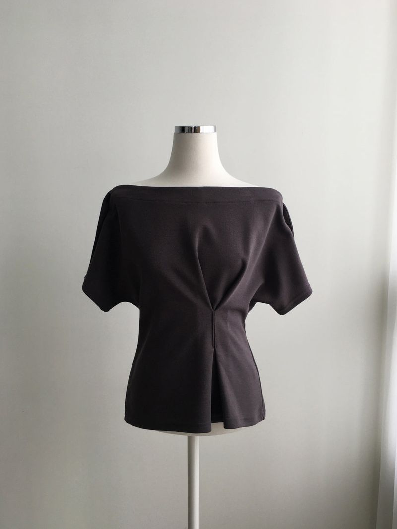Danchu pintuck off-shoulder T