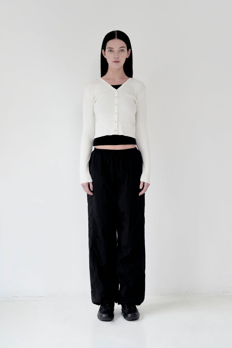 KIRSH PLAIN INCISION WOVEN PANTS [BLACK]