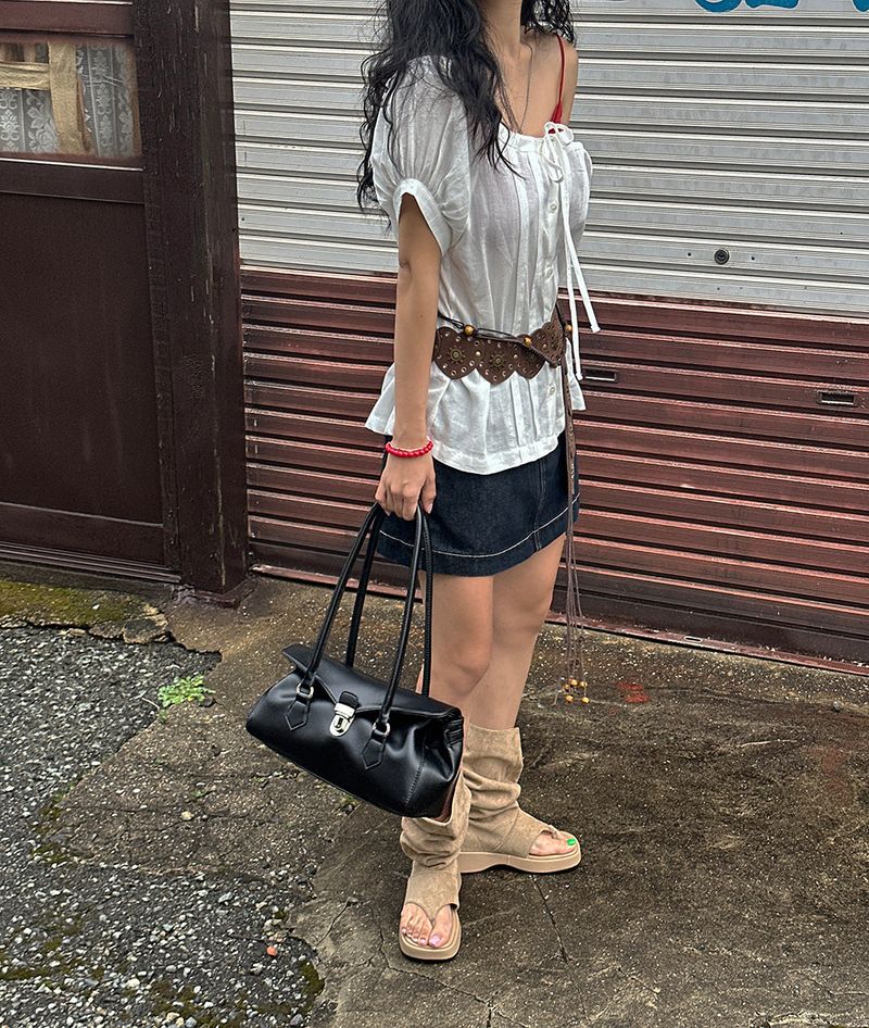 Haku Off-Shoulder Short-Sleeved Blouse