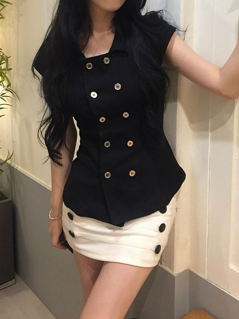 onthenextpage(オンザネクストページ)の「Muse Double Button Tee(Tops)」