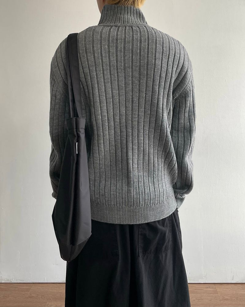 Dot Rivet Ribbed Knit Zip-up