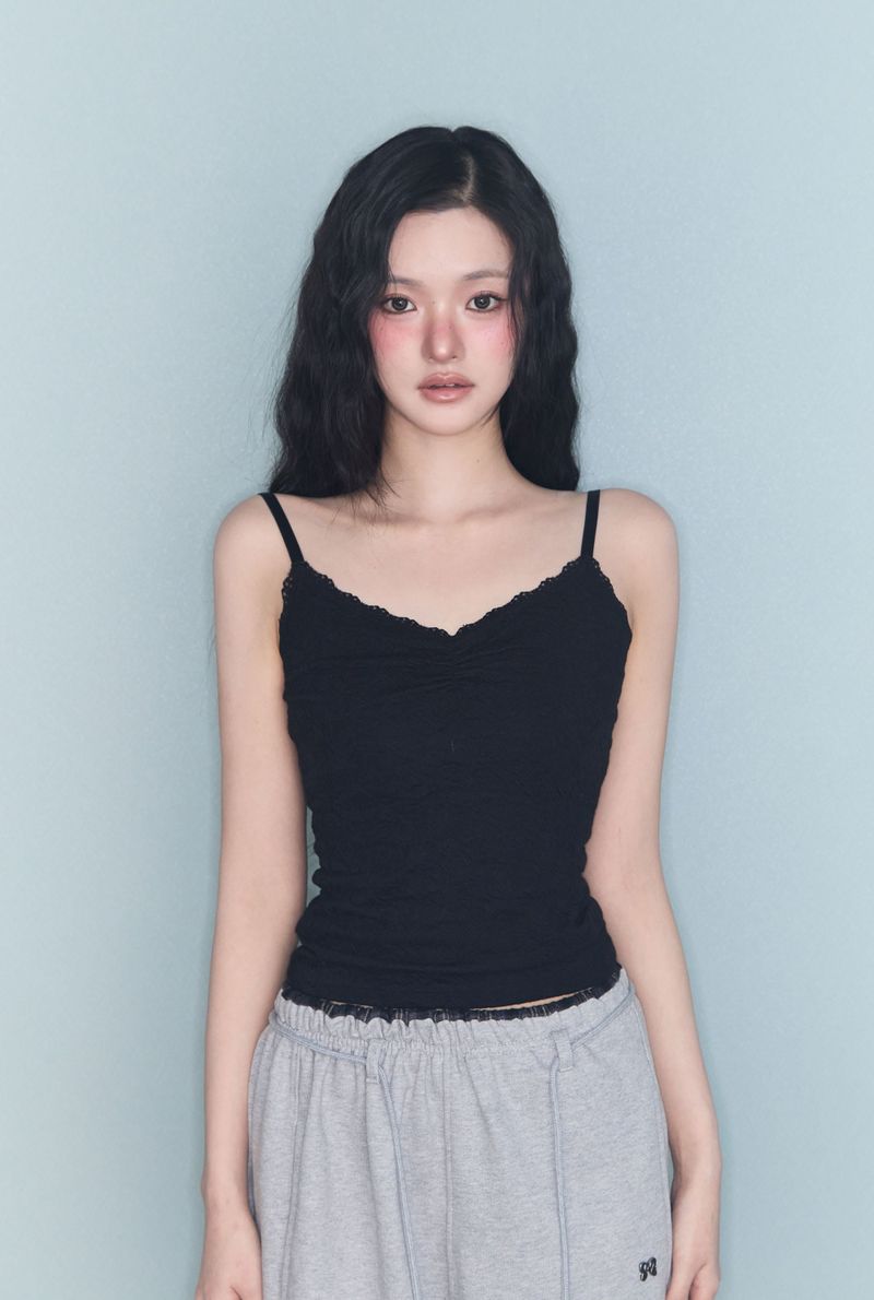 FLOWER EMBOSSED SLEEVELESS BLACK