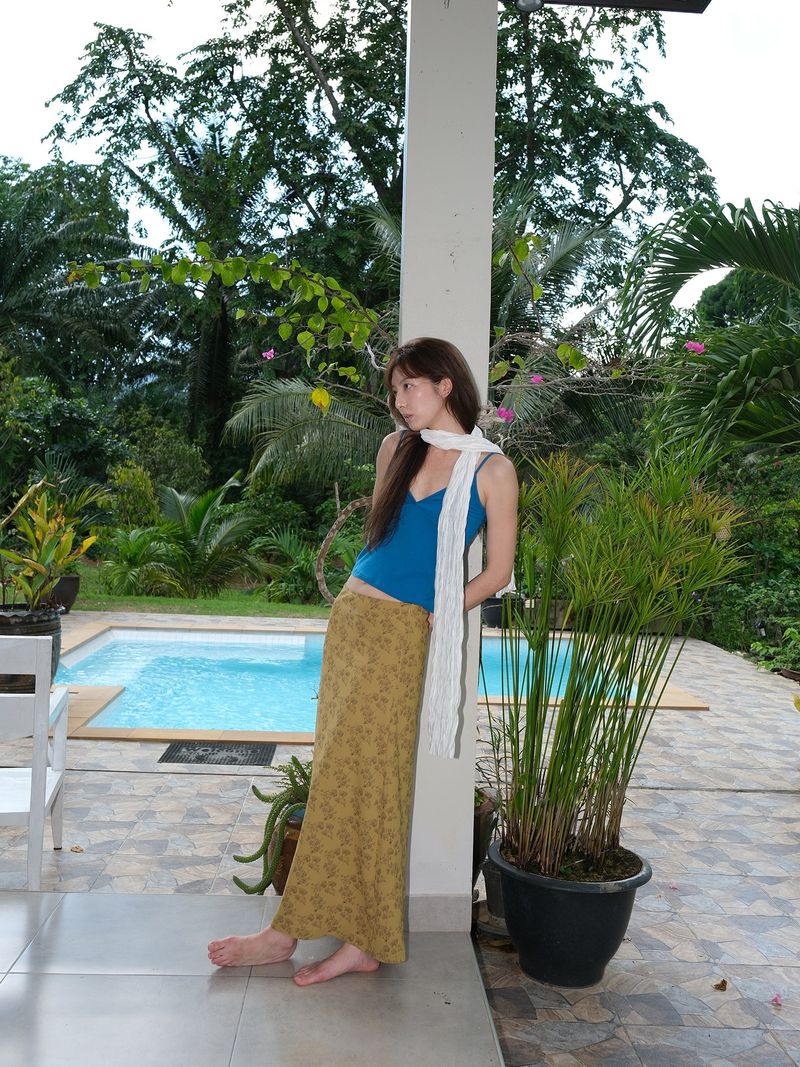 Deep V-neck Sleeveless (Blue)