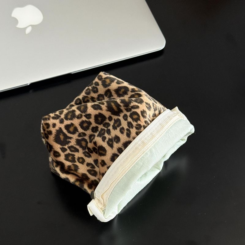 classic pouch_leopard velvet brown
