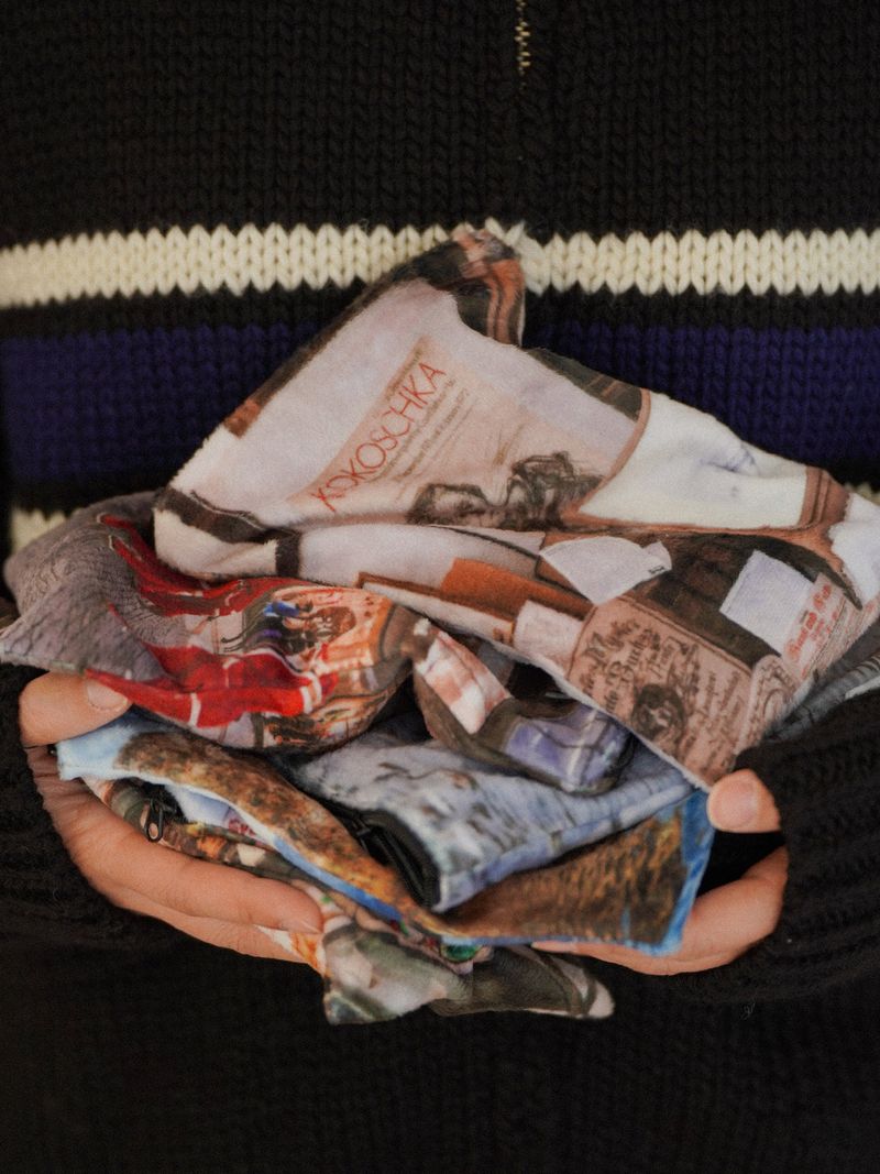 winter swan pouch