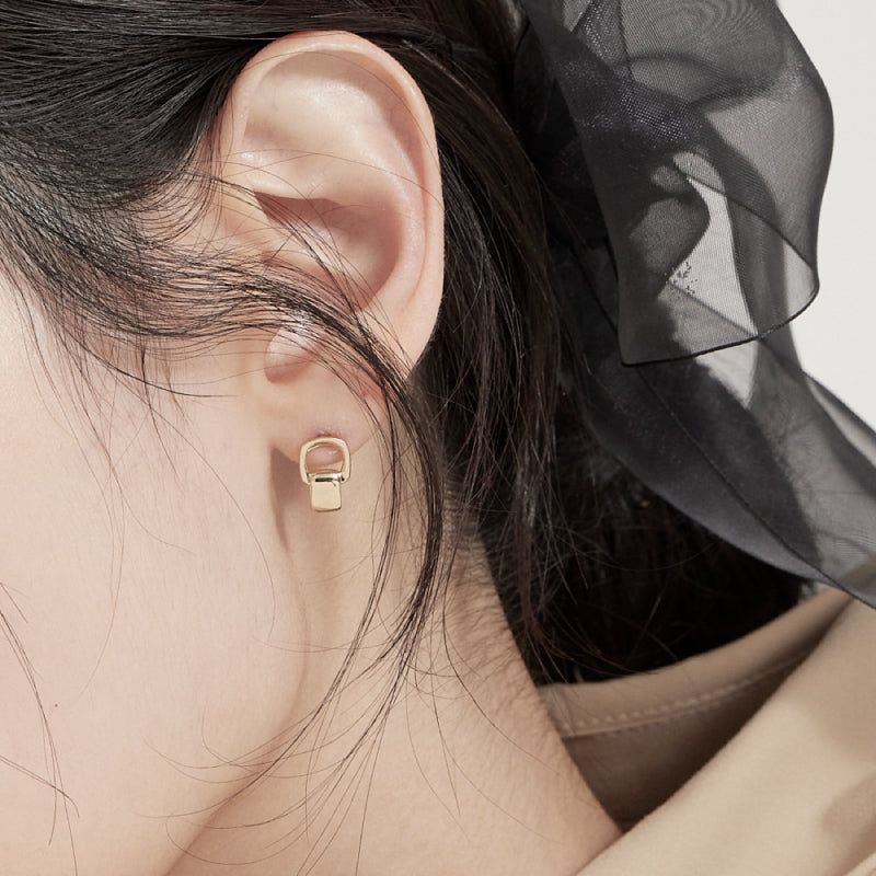 BONAFIDE JEWELRY(ボナファイドジュエリー)の「Square Link Mini Stud Earrings(Accessories)」