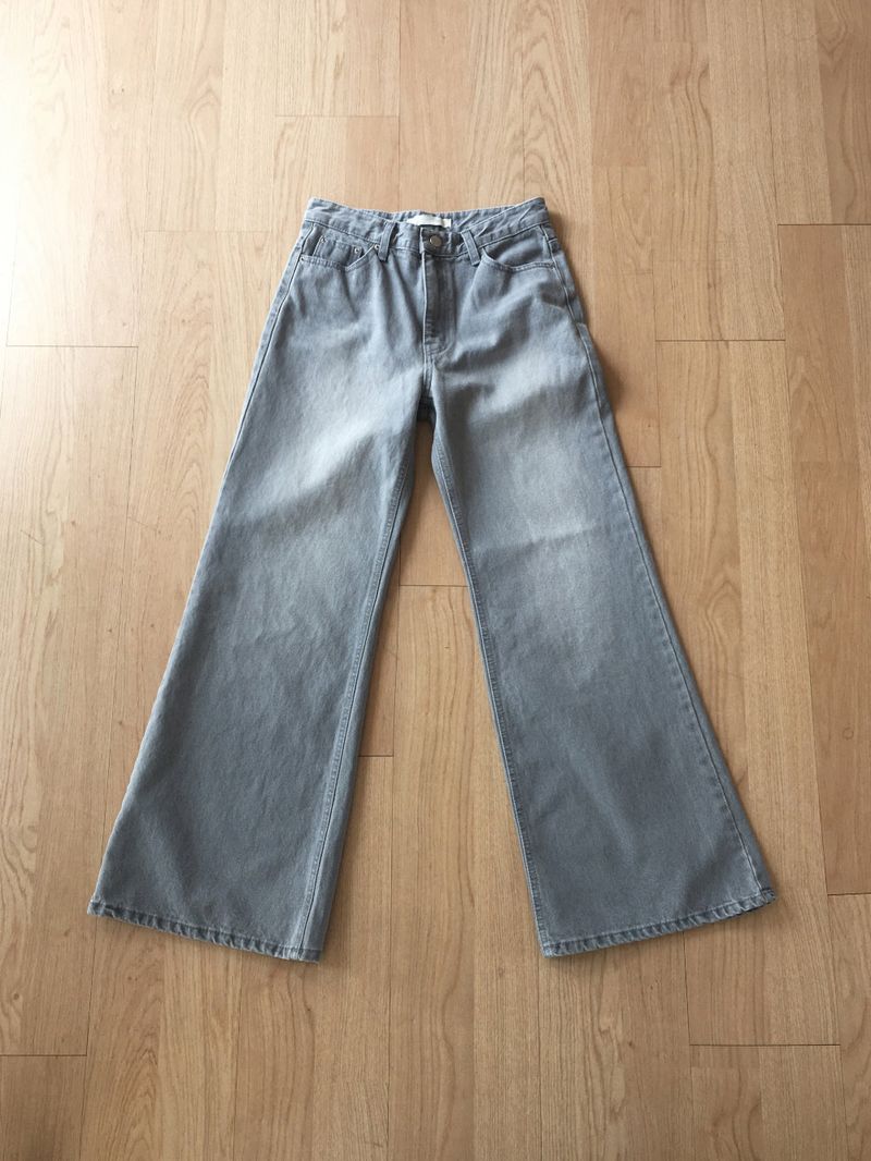 Gray boots-cut denim