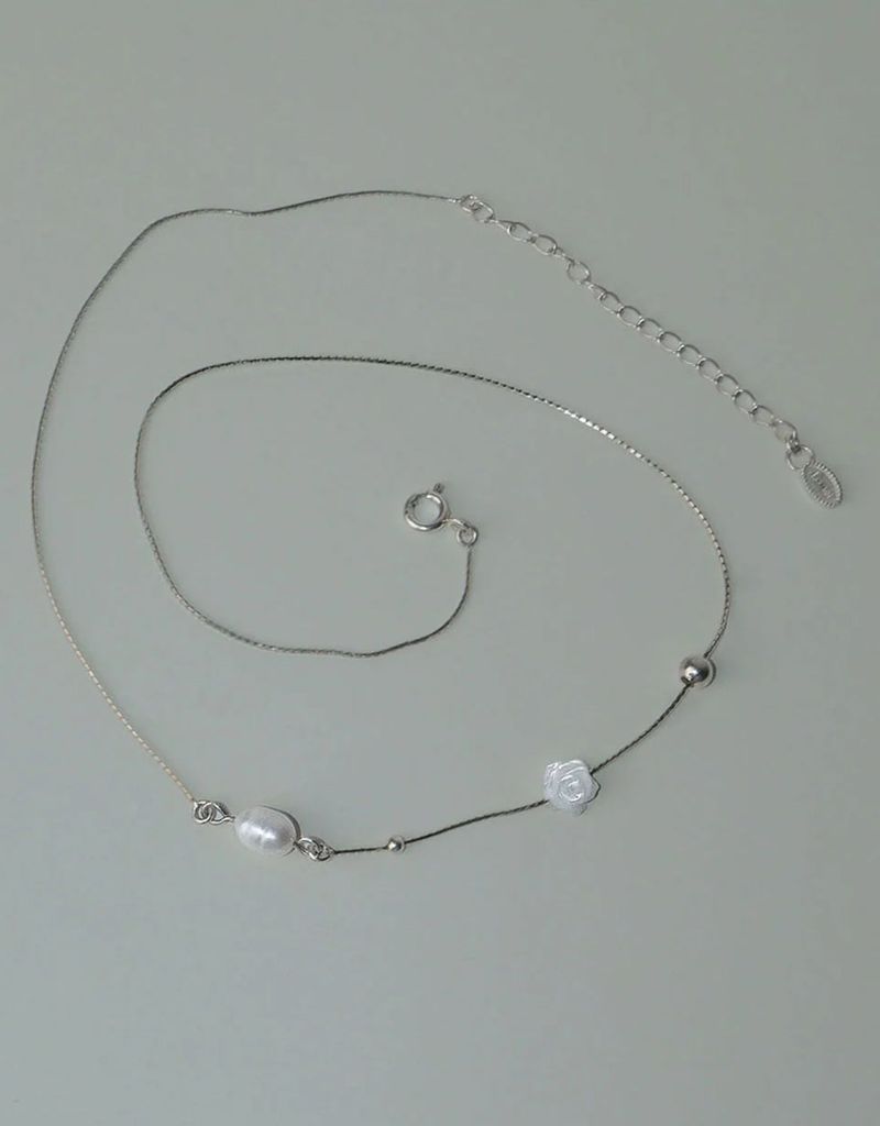 [MADE] rose petal trace necklace