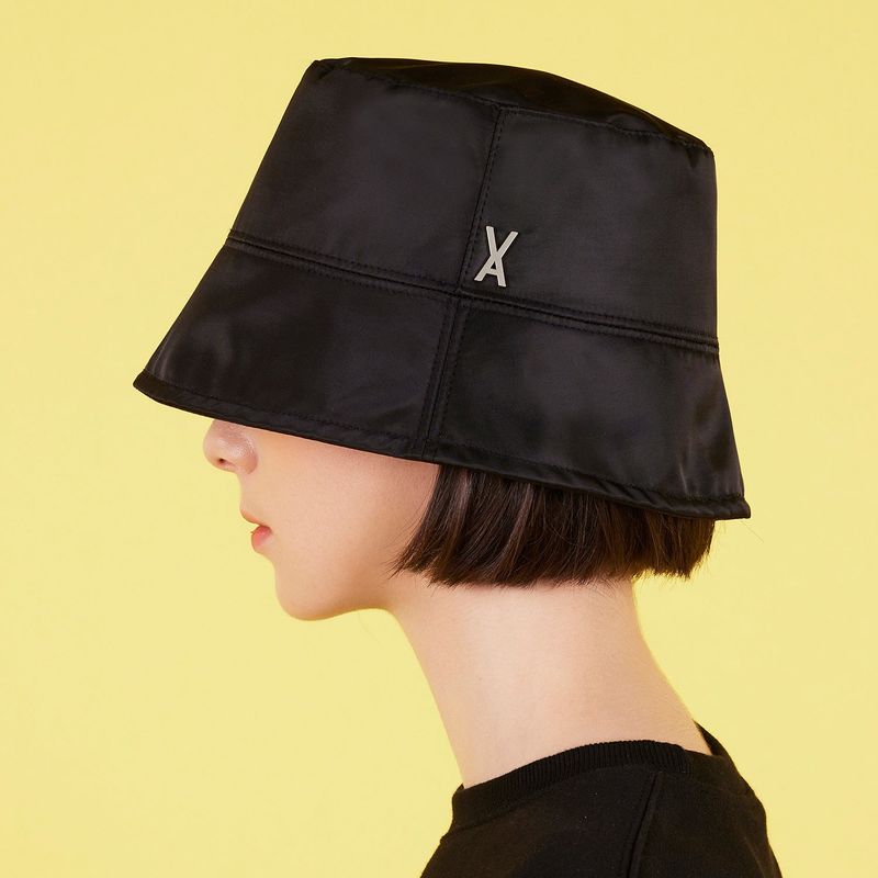 VARZAR（バザール）の「Stud Drop Over Fit Poly Bucket Hat Black（Hats）」