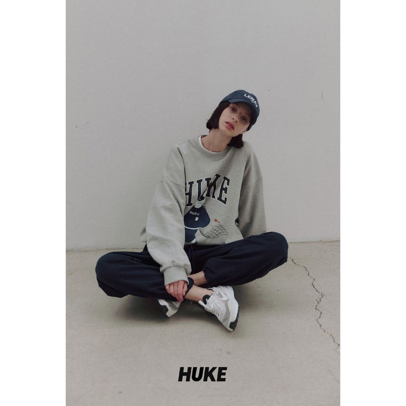 HUKE(フック)の「CAT ロゴ ジェリー MTM(トップス)」