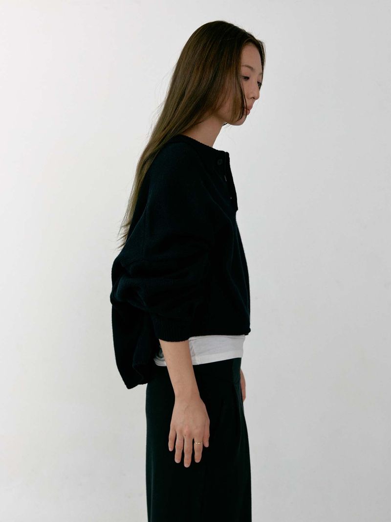 Soft Collar Cropped Knit (Black)