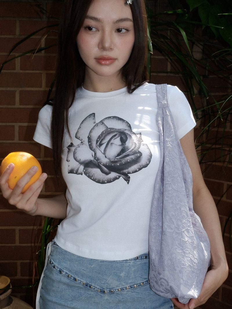 VOOR（ボル）の「Rose Stud Graphic T-Shirt_White（Tops）」