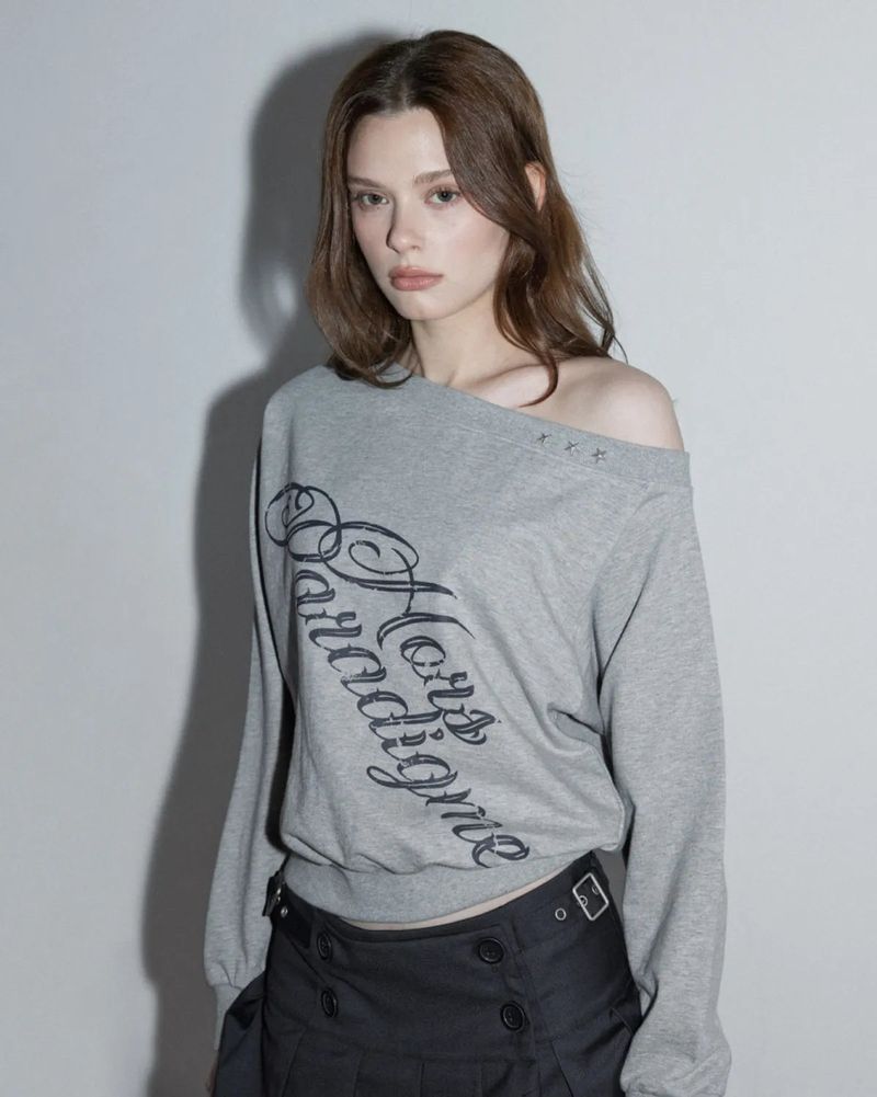 MagoRen SEOUL(マゴレン ソウル)の「Studded One-shoulder Sweatshirt Melange Gray(Tops)」