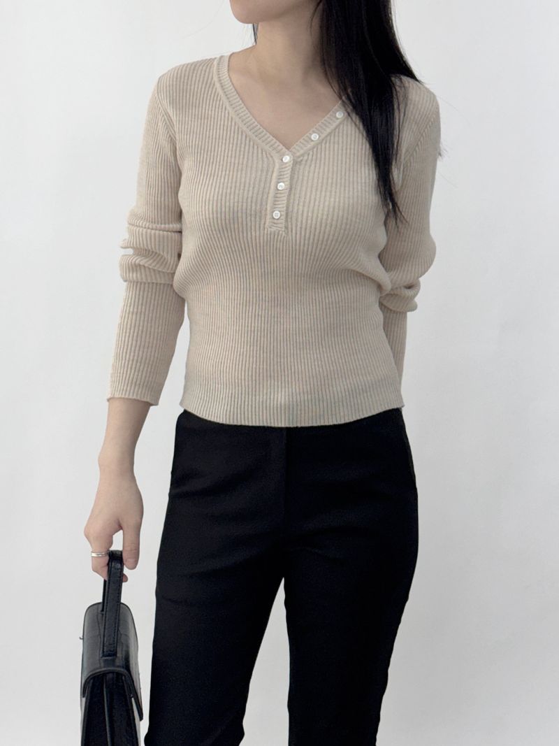 Scani V-neck Button Long Sleeve Knit