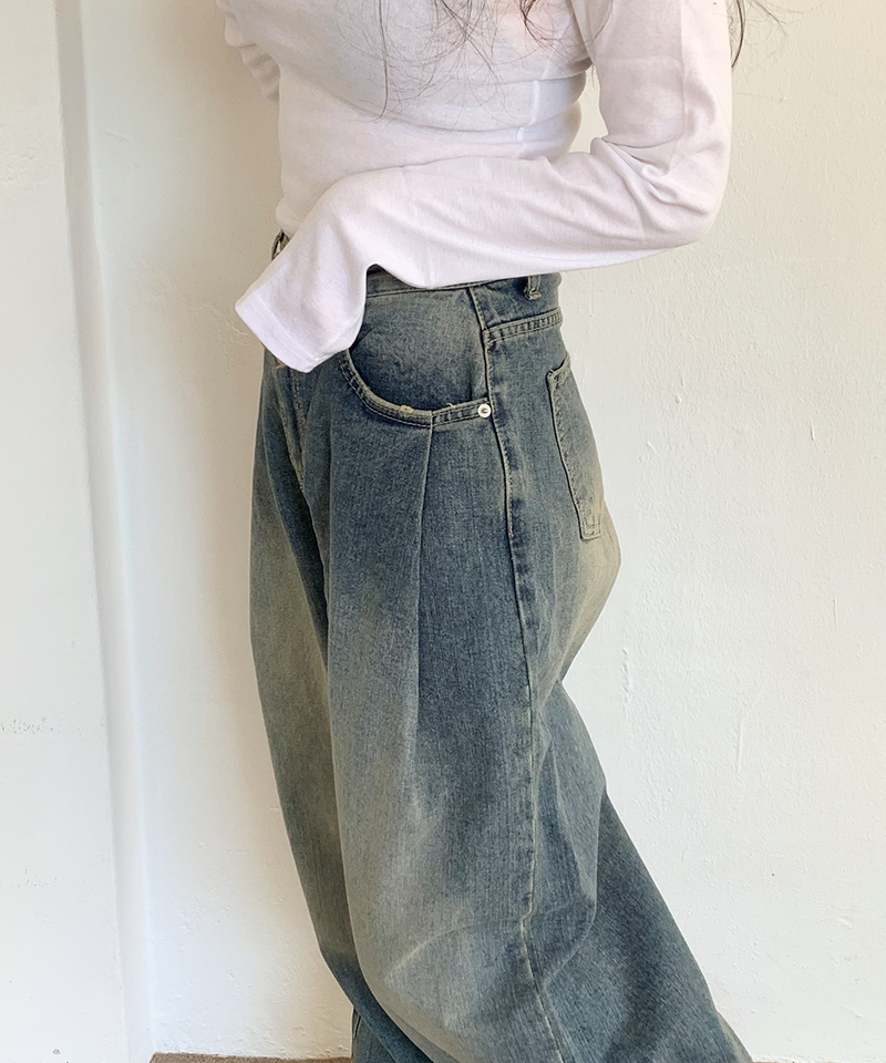 one-pintuck hip pants