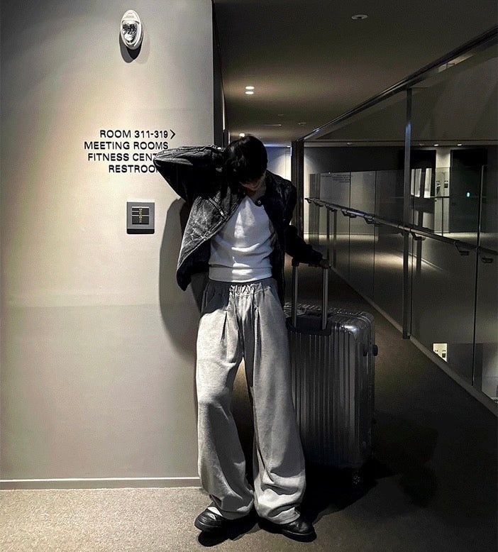 One-Tuck Wide Pants