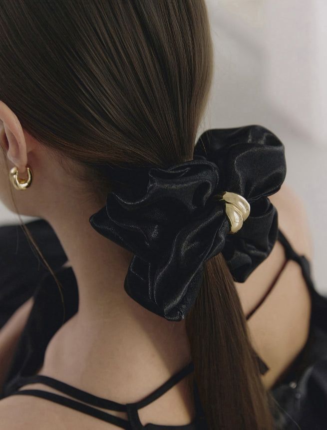 26SS★ Plump Twist Satin Scrunchie