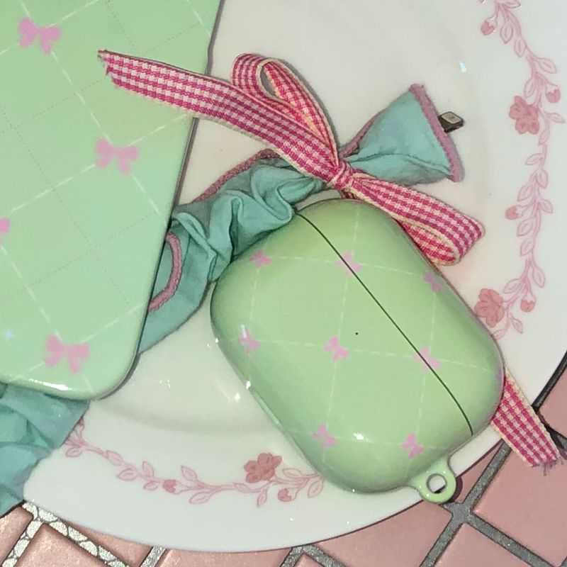 WATERJEAN(ウォータージン)の「vintage ribbon airpods case (green)(Smartphone Accessories)」