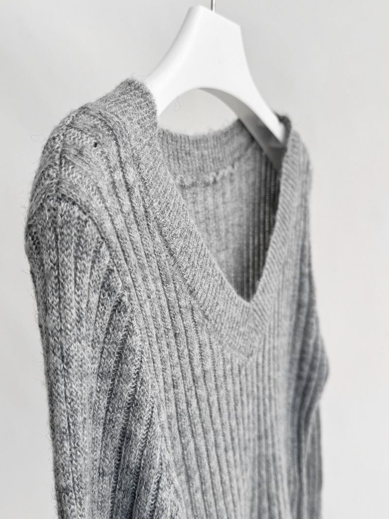 Rage V-neck Sweater Knit T-shirt