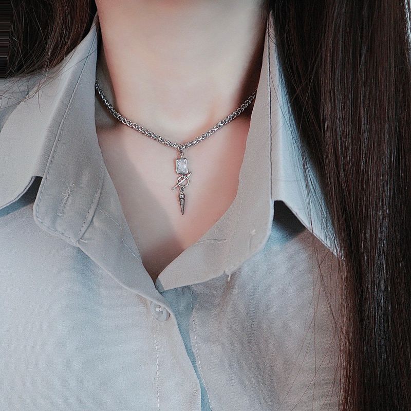 Toggle Bar Cubic Triangular Ball Choker Necklace