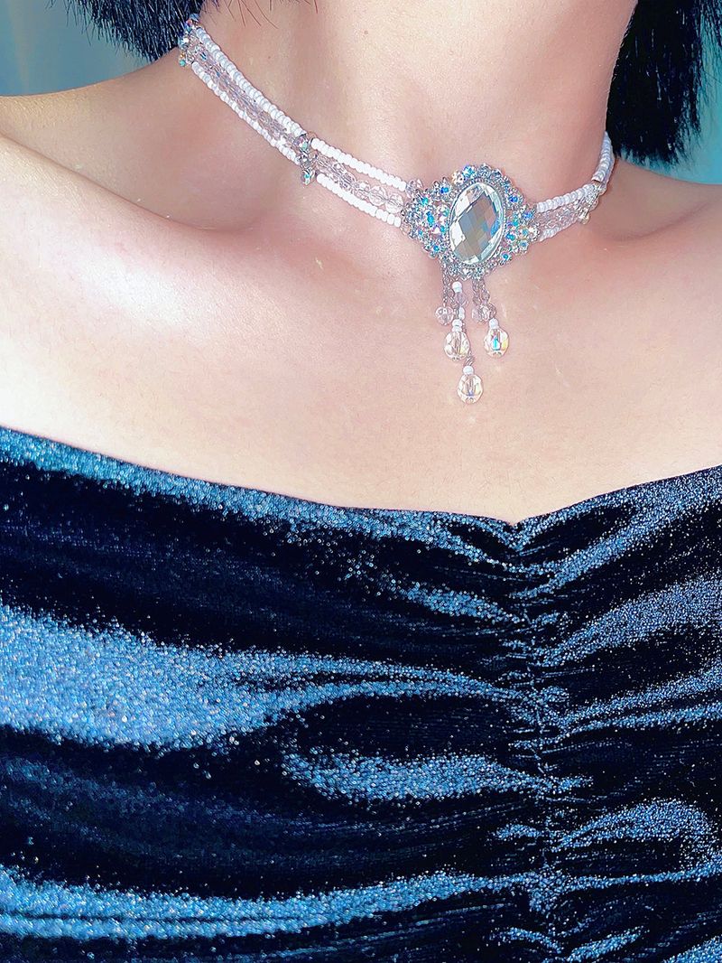 snow white choker
