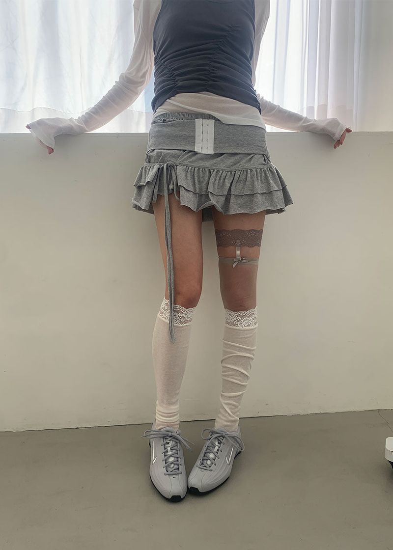 GARTER KNEE STOCKINGS