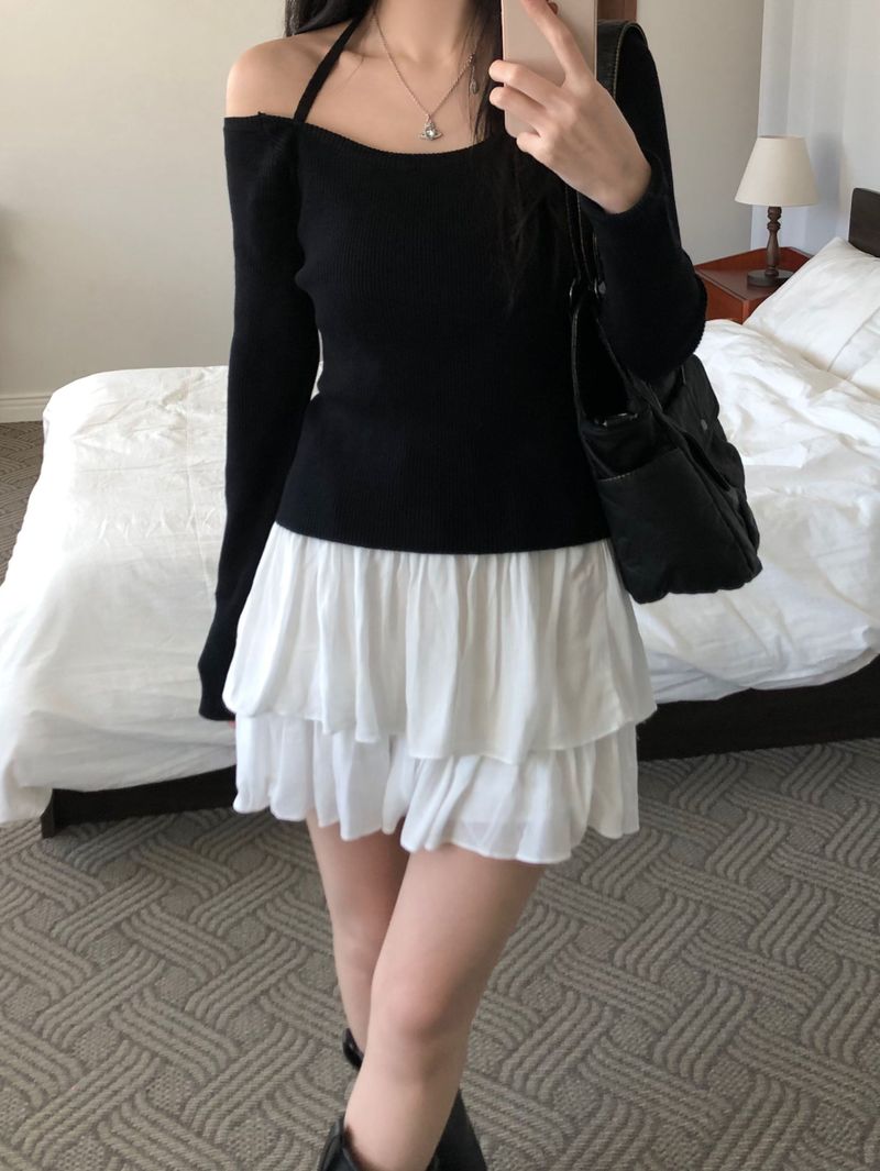 Halter Off-Shoulder Knitwear (2 colors)