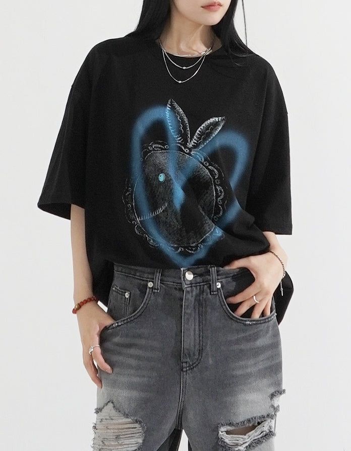 KIXI（キッシー）の「Rabbit Spray Over-Fit T-shirt（Tops）」