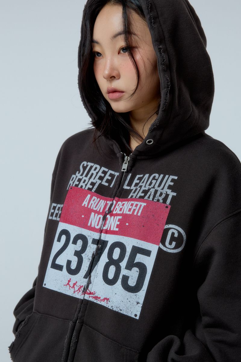 ER(EEERRR)（イーアール）の「ストリートリーグアートワークダメージウォッシュパーカージップアップ (チャコール)（トップス）」