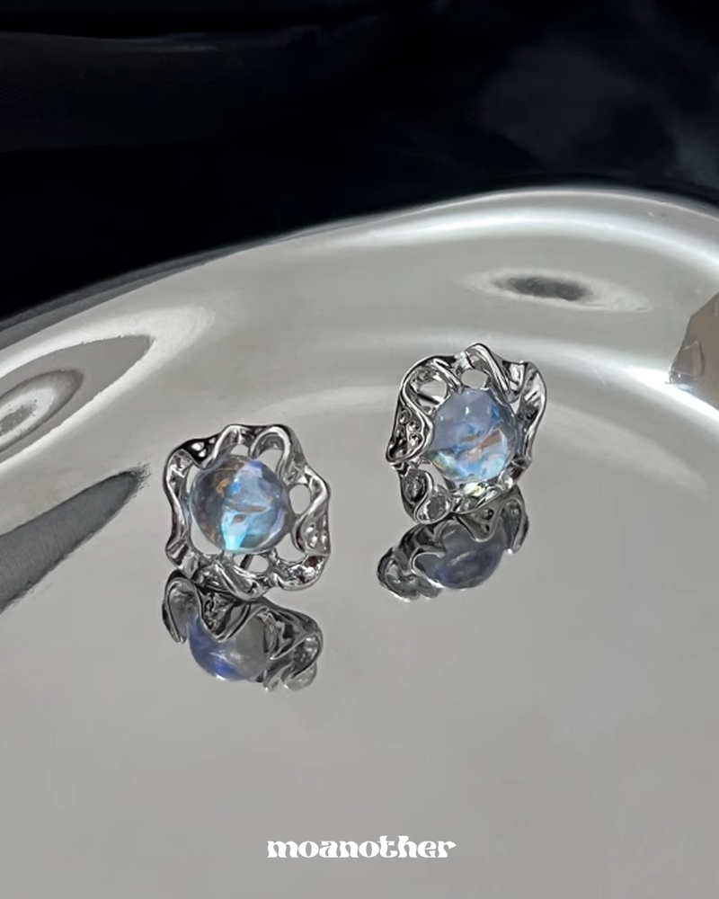 [StayC J Pick]WAVE CUBIC EARRING