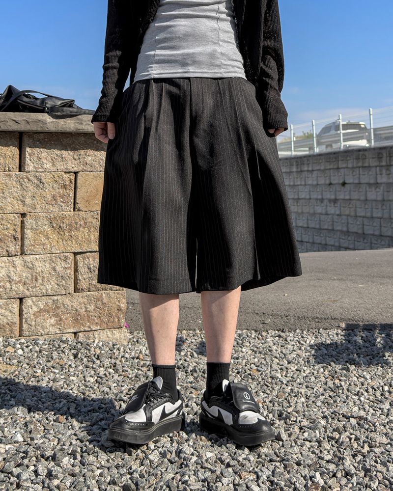 Node Pin Stripe Bermuda Slacks