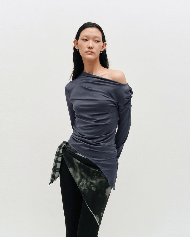KIMZISU（キムジス）の「One Shoulder Draped Jersey Top _ CHARCOAL（Tops）」