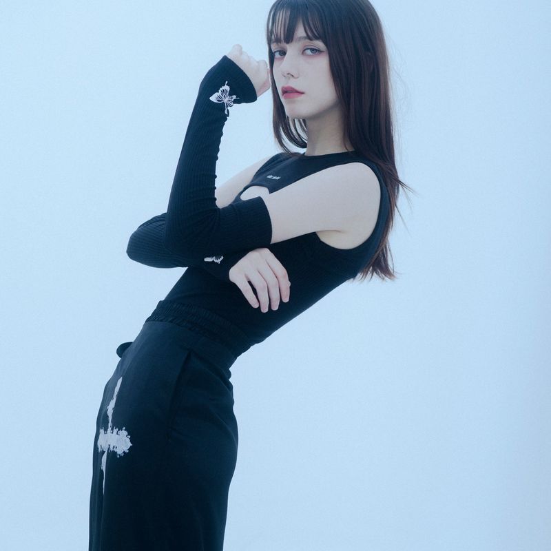 0 5 cut out warmer top - BLACK