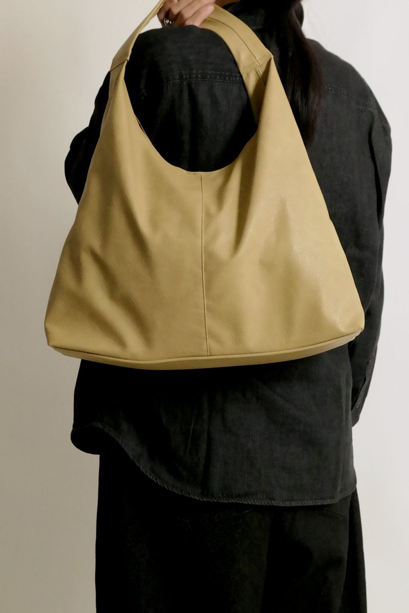meetmetmeet(ミートメットミート)の「figure yellow(Bags)」