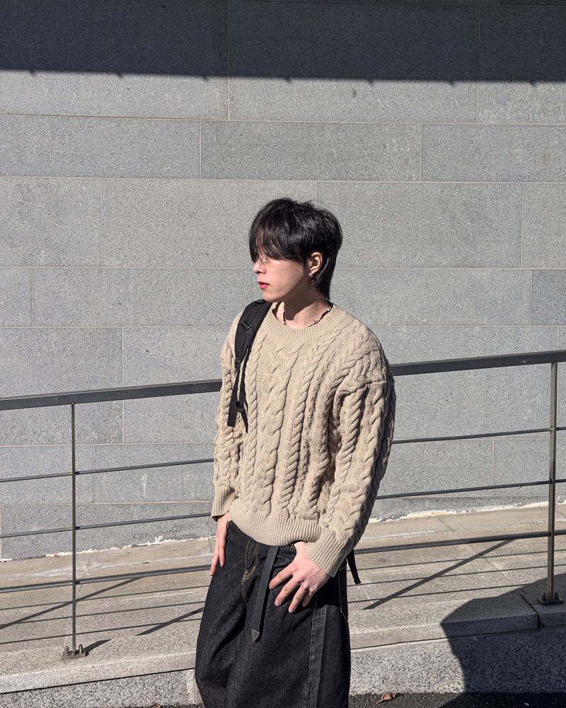 Cabbler Heavy Cable Knit Round Neck