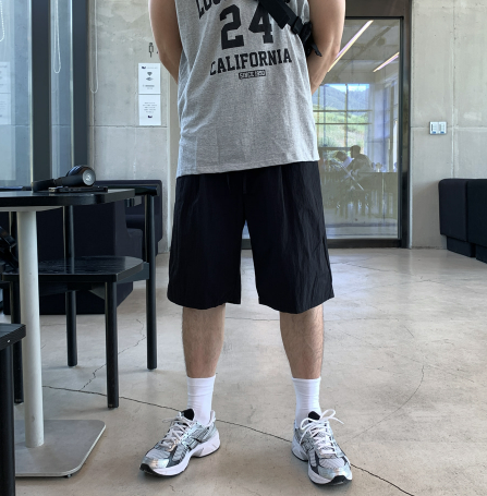 LOOKPLE（ルックプル）の「Odds Eye Schooling One-Tuck Bermuda Nylon Banding Shorts（Pants）」