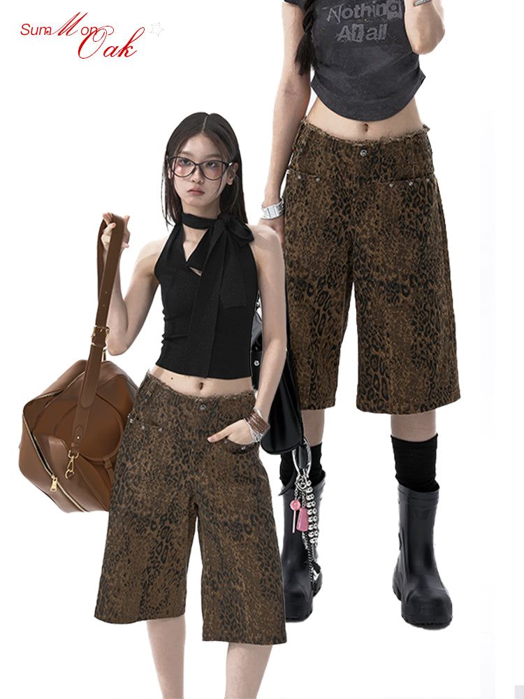 summon oak（サモンオーク）の「ルーズストレートレッグレッグレオパードローライズデニムショートパンツ (Knee-length/Capri Pants)（パンツ）」